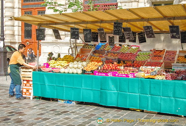 Fruit stall at Marché Baudoyer